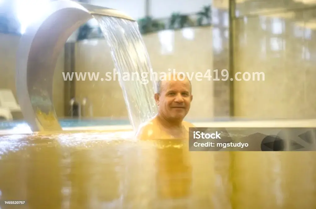 专业技师进行按摩